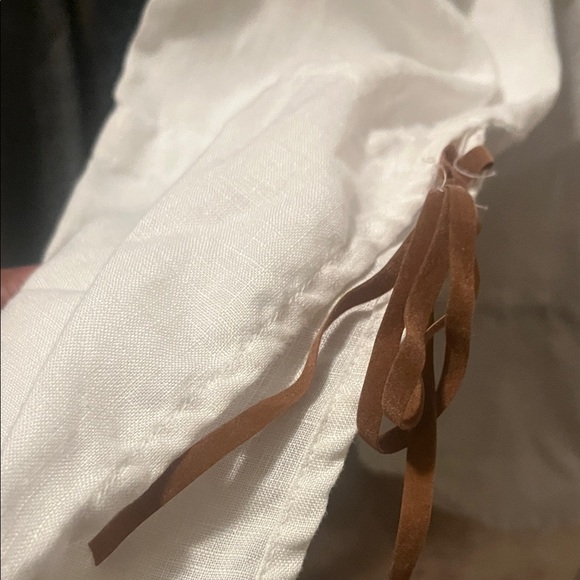 Elegant White Embroidered Blouse - Picture 5 of 7